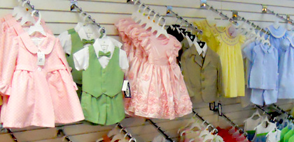 Cintre des vêtements pour enfants et bébés